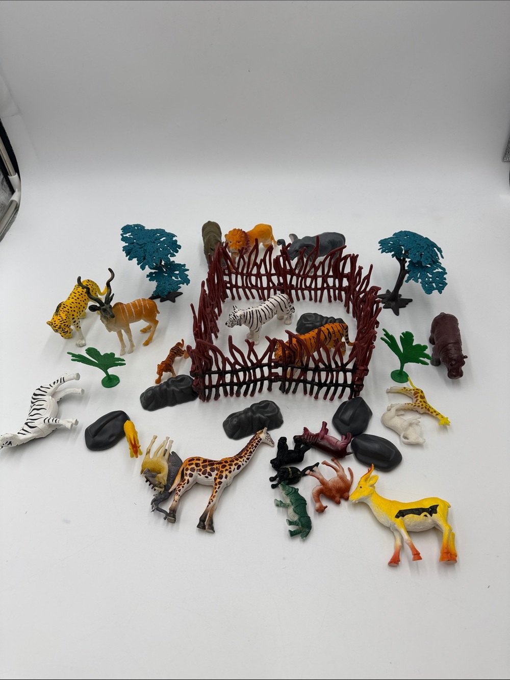 Safari Animal Playset with Brown Fence and Multicolor Figures